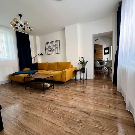 Apartment R&L Lazovna Apt 1 - Old Town And Parking 班斯卡-比斯特里察 外观 照片